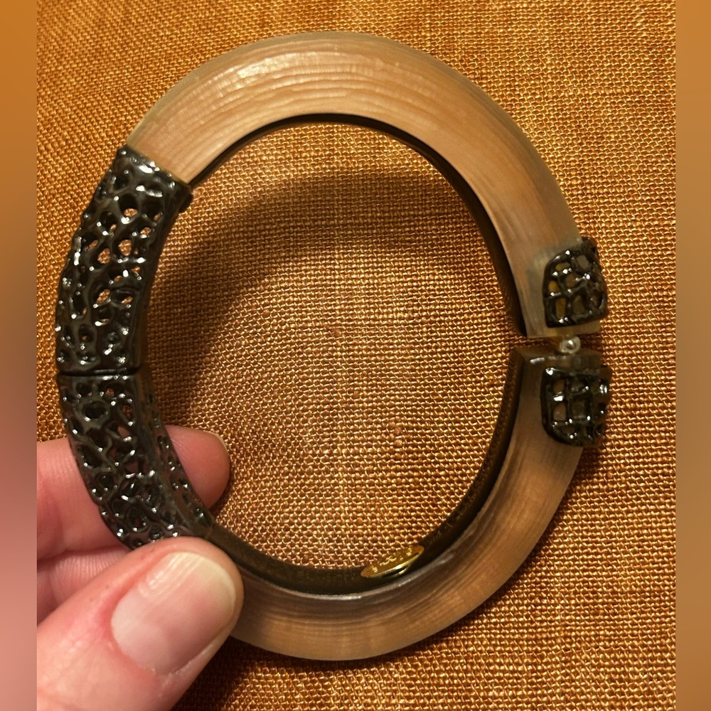 Alexis Bittar Lucite bracelet - Picture 10 of 10